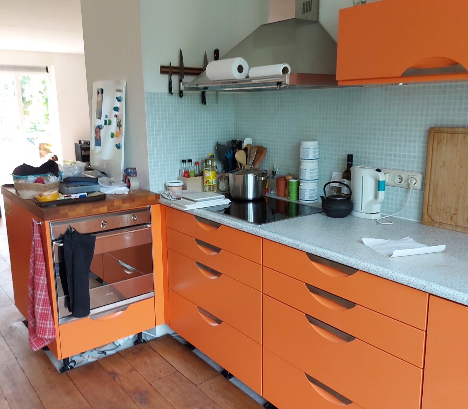 oranje-keuken-voor-prokeukenrenovatie-keuken-renoveren